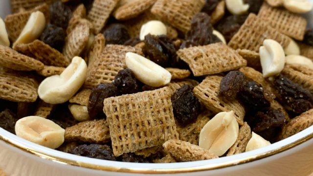 Apple Spice Raisin Snack Mix